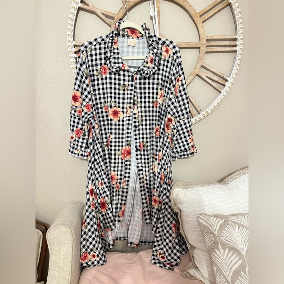 Black and White Gingham Floral Dress - Picture 1 of 3